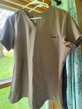 Medgear scrubs | Camilla Slim 1 Pocket Scrub Top | Medgear scrub top